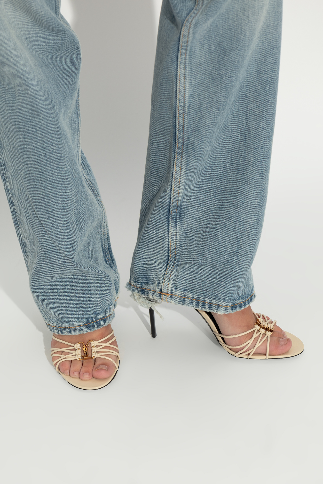 サンダル・ミュール SAINT LAURENT Babylone sandals in laminated nappa SAINT LAURENT Babylone embellished knotted leather sandals